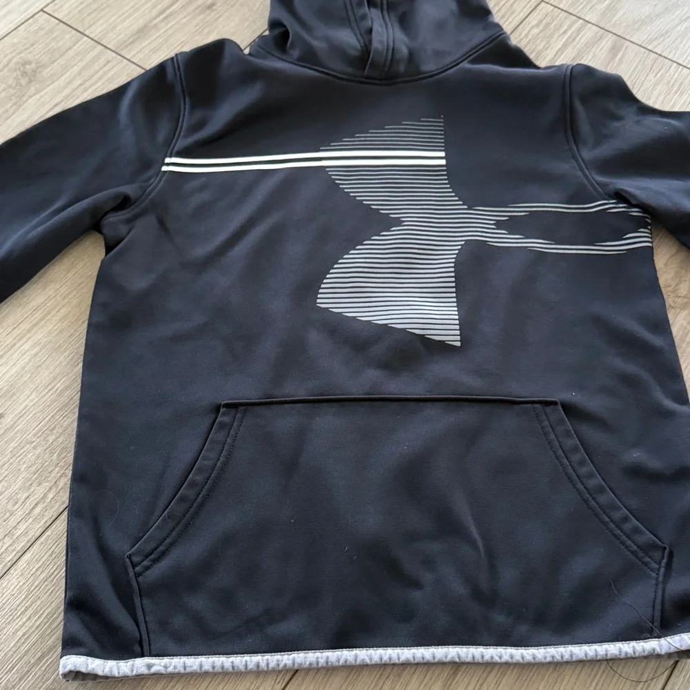 Under Armour Black and Gray Boys Pullover Hoodie Large